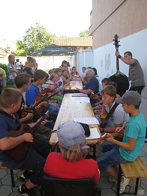 kamp2010-tamburasi vjezbaju-mala